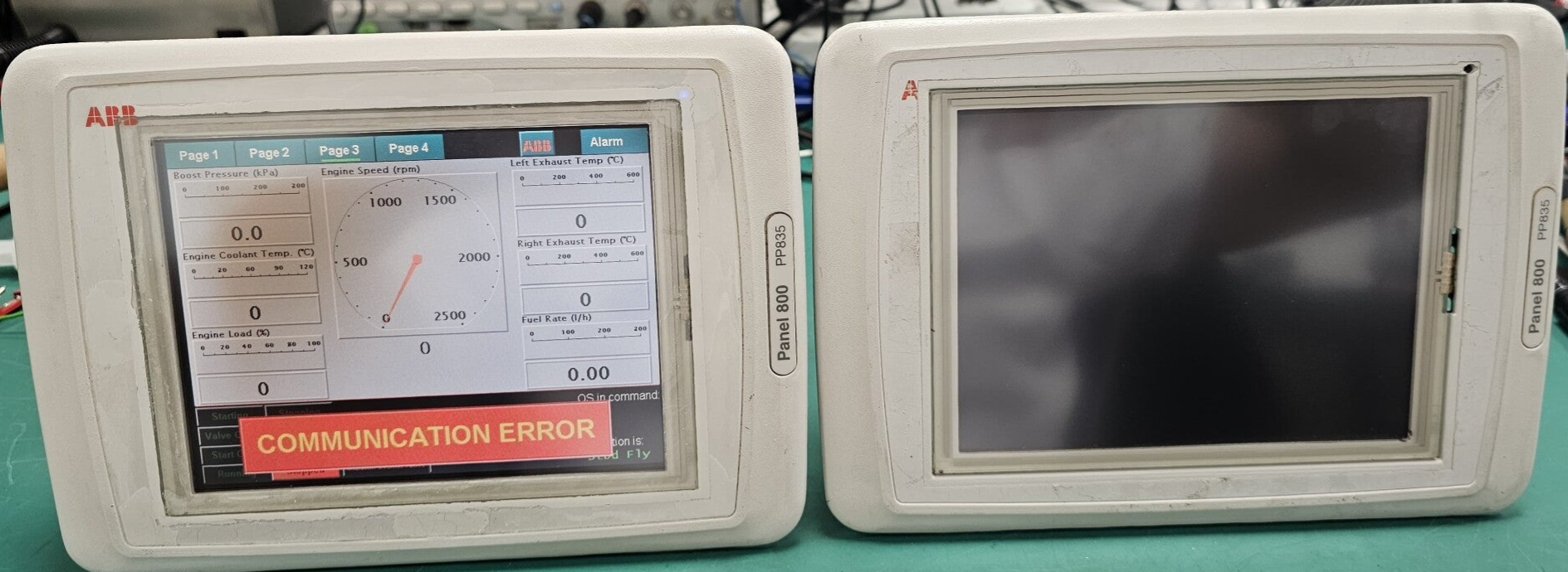 Dos paneles ABB PP835 recibidos en el taller