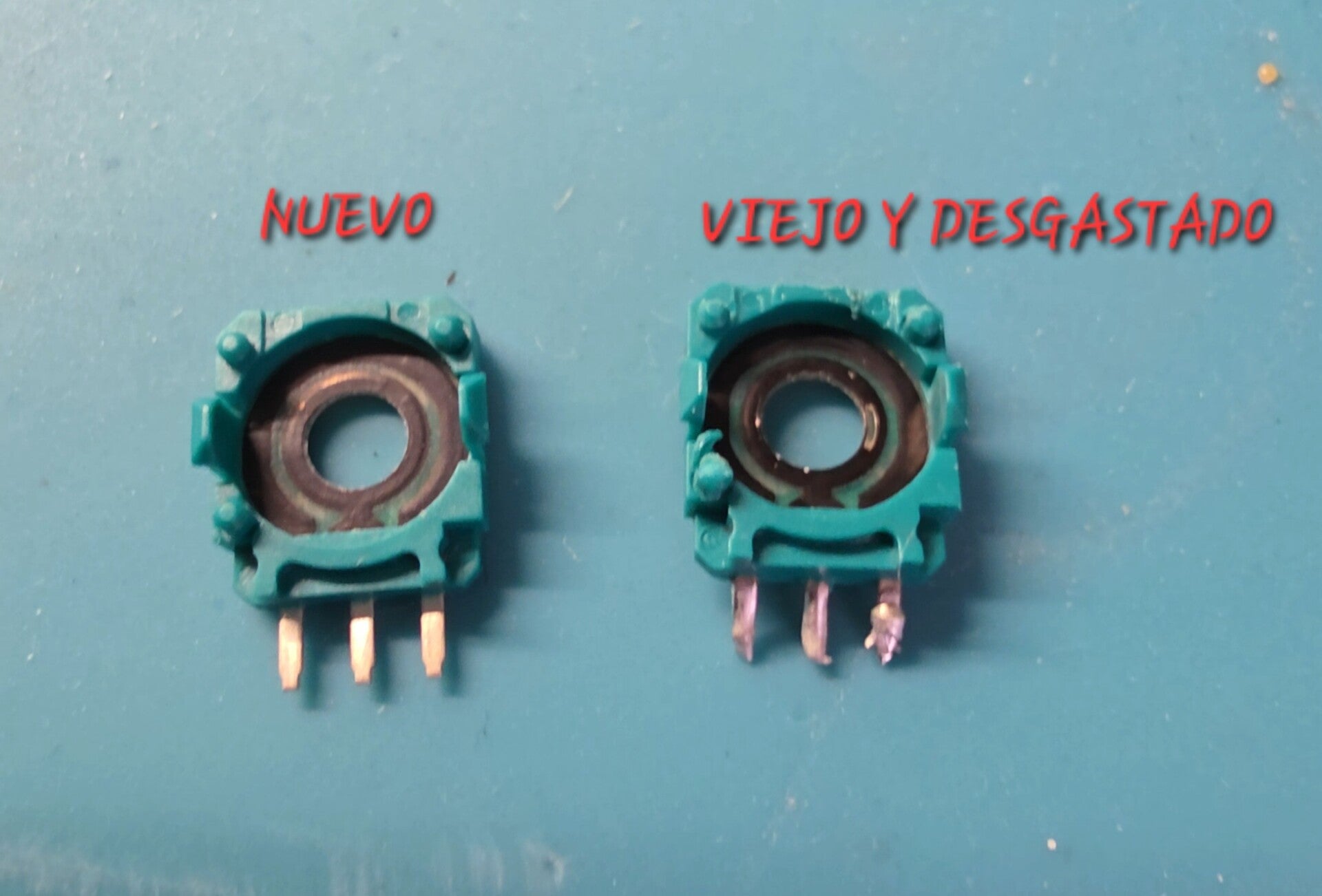 Potenciómetros del joystick DualSense con desgaste por uso