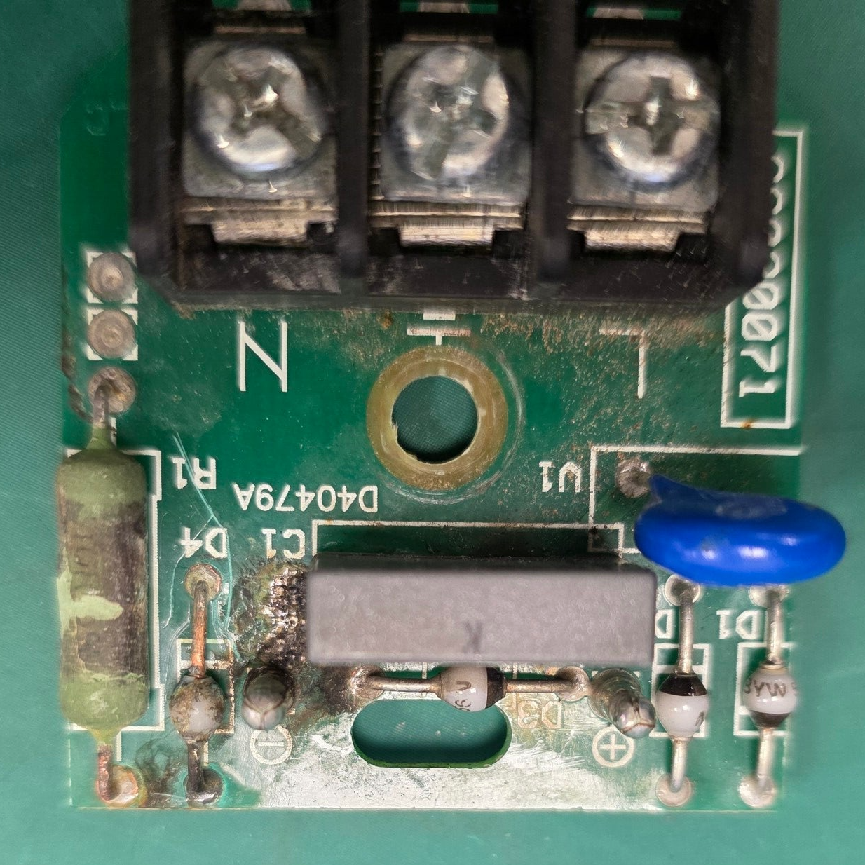 Rectificador Honeywell CS020071 con la zona dañada