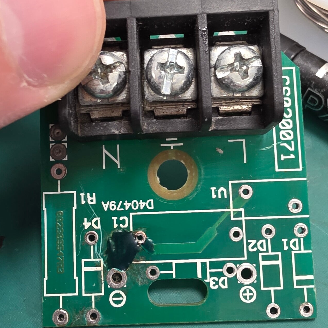 Zona reparada y protegida del rectificador Honeywell